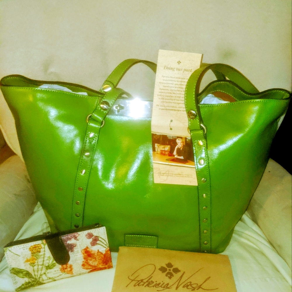 Patricia Nash Handbag & 2 Wallets 🥀🥀🥀